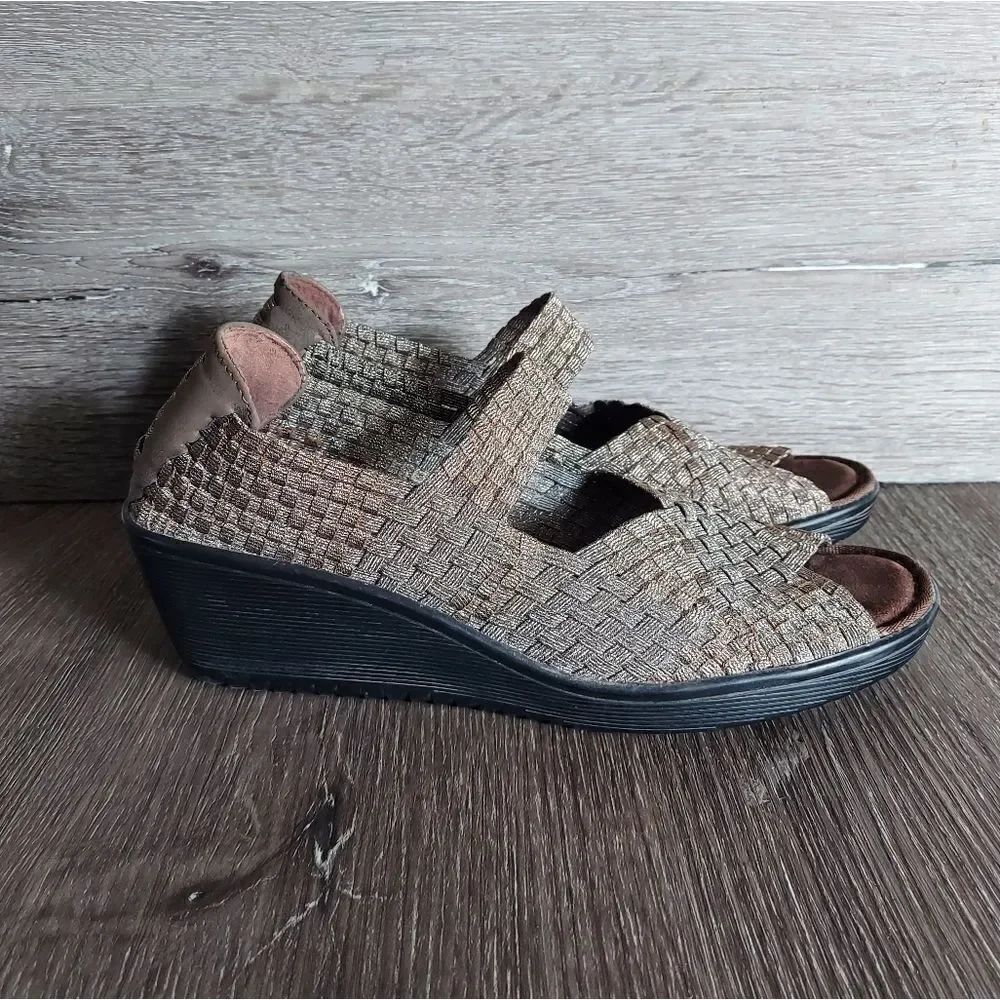 Baretraps Umma Bronze Metallic Woven Peep Toe Mary Jane Size 9.5M